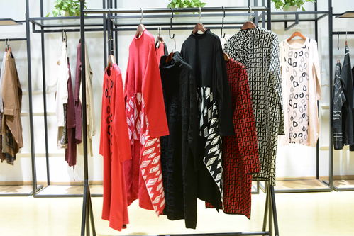 庫存折扣女裝 優勢分析與優質批發貨源指南